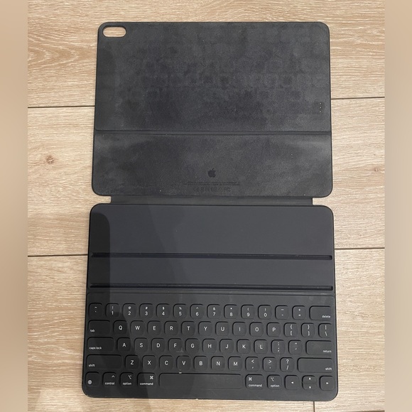Smart Keyboard for iPad (9th generation) 11inch 📱⌨️ 🍏 - Picture 1 of 4